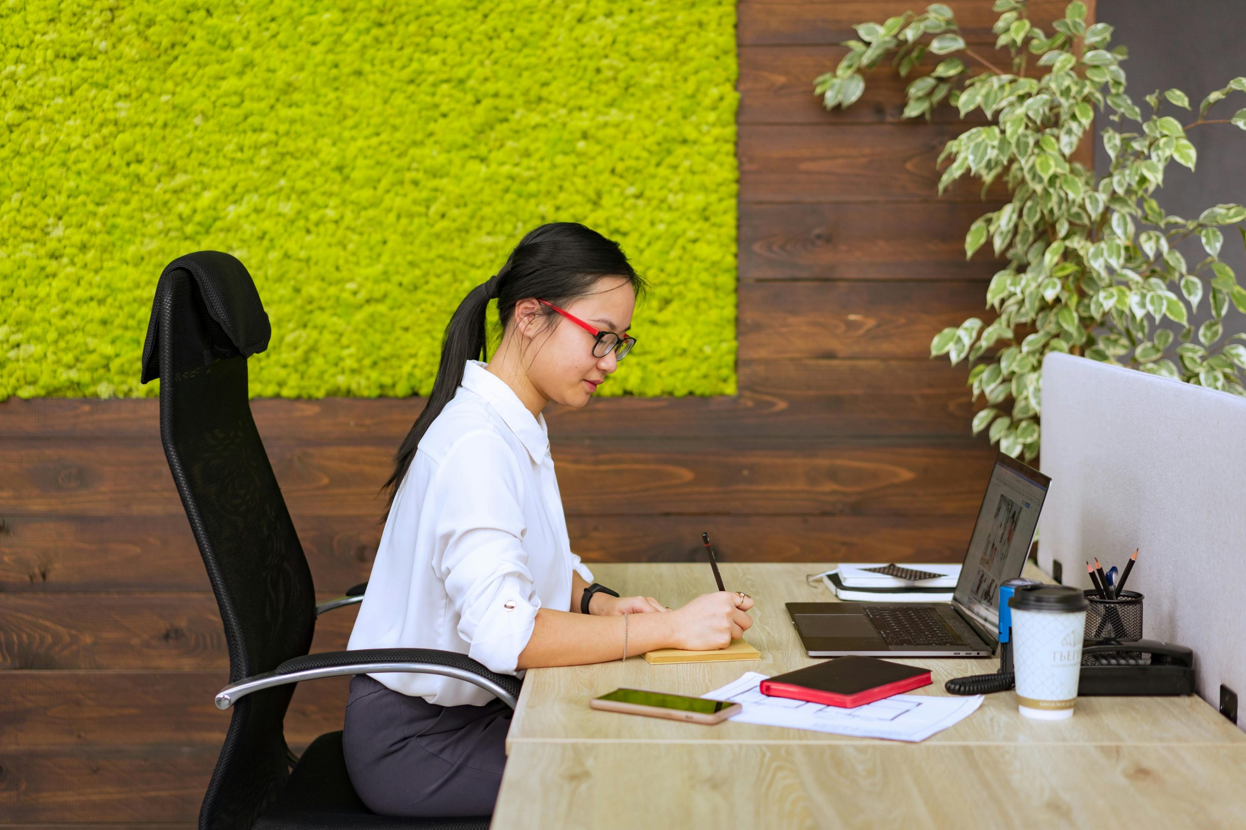 Twoconnect offshore team member working at their desk in the Philippines